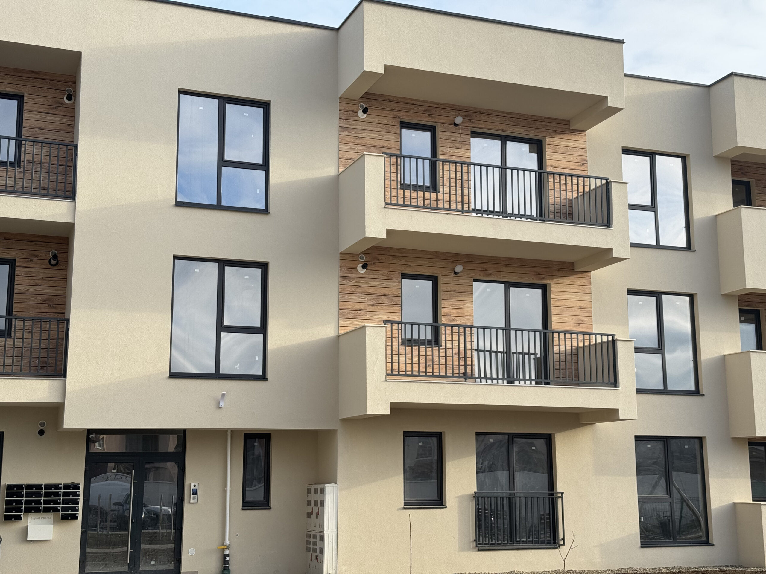 Apartamente semifinisate zonă semicentrală Satu Mare